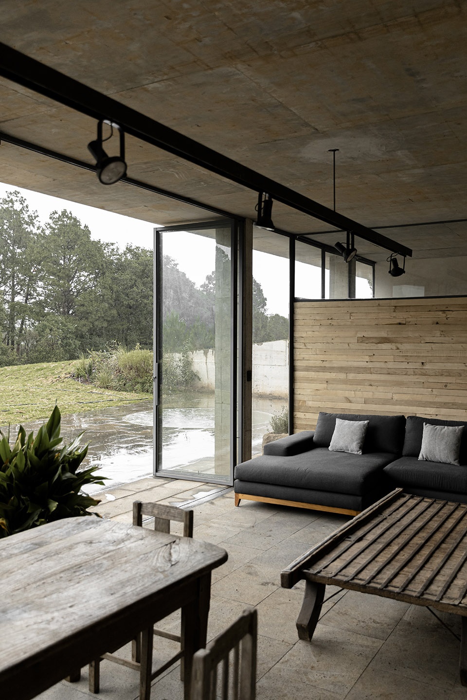 Avocado House by Francisco Pardo