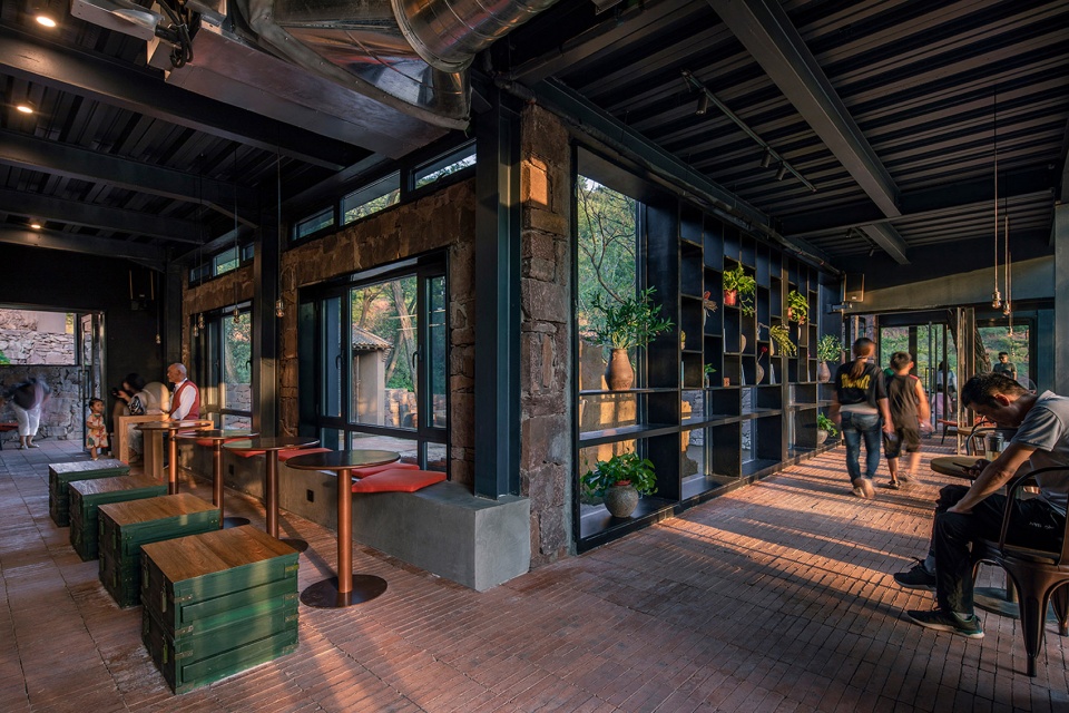 The Arsenal Cafe China by 3andwich Deisgn