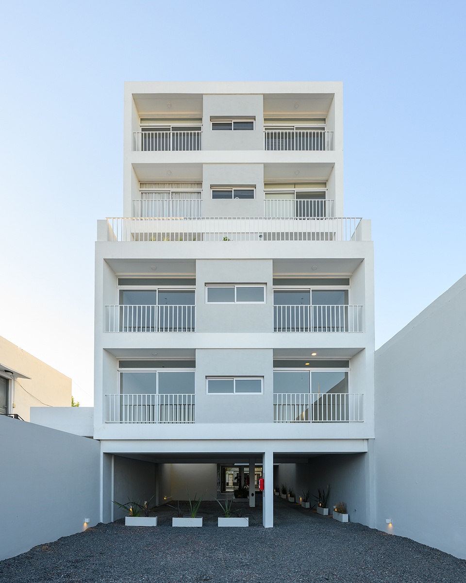 ocantos 235 building by masarqs