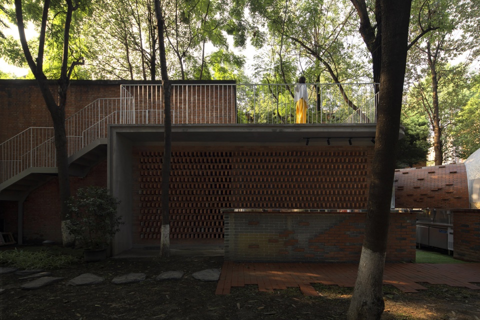 miss dong and martin public art space china by chengdu zaixing architectural desgin firm