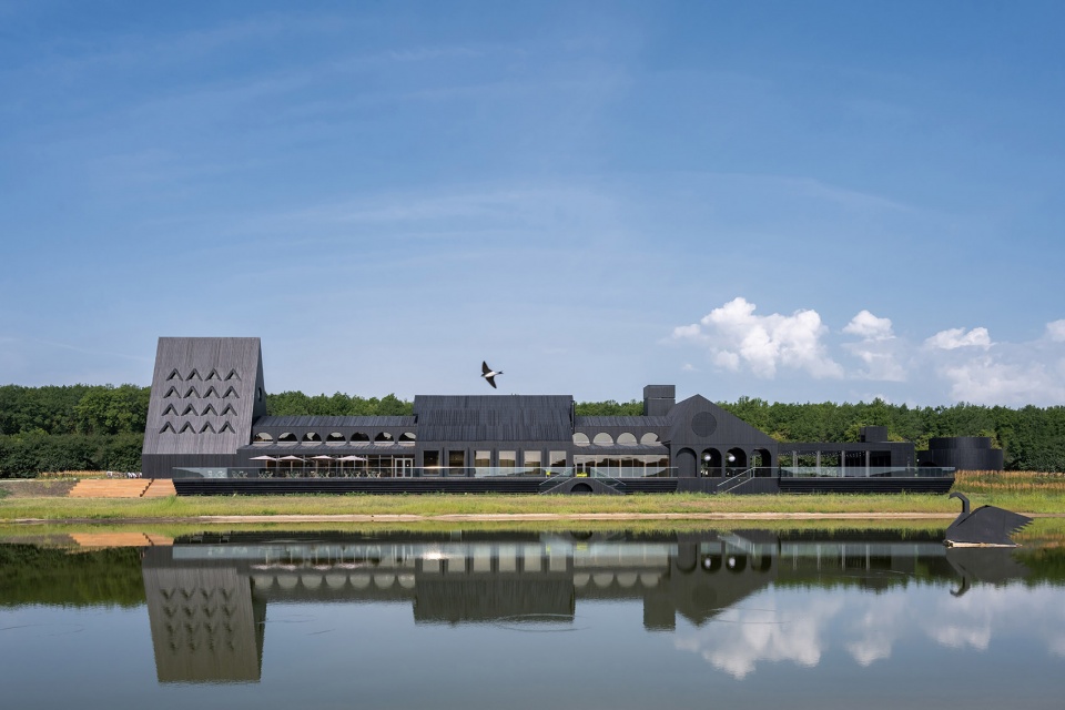the hospitality center in the park kudykina gora by megabudka