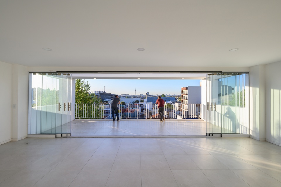 ocantos 235 building by masarqs