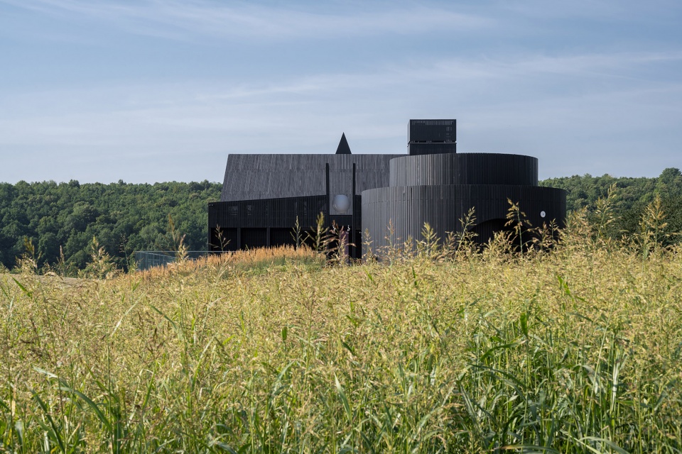the hospitality center in the park kudykina gora by megabudka