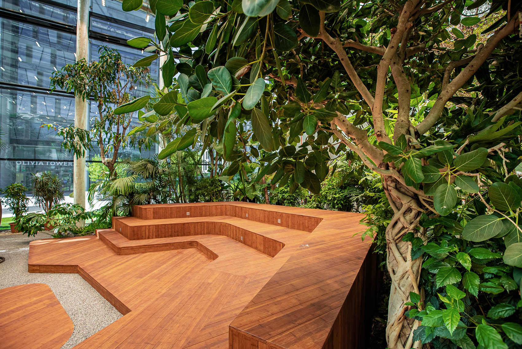 Exotic Garden at Workplace by MalinowskiDesign Urban landscape