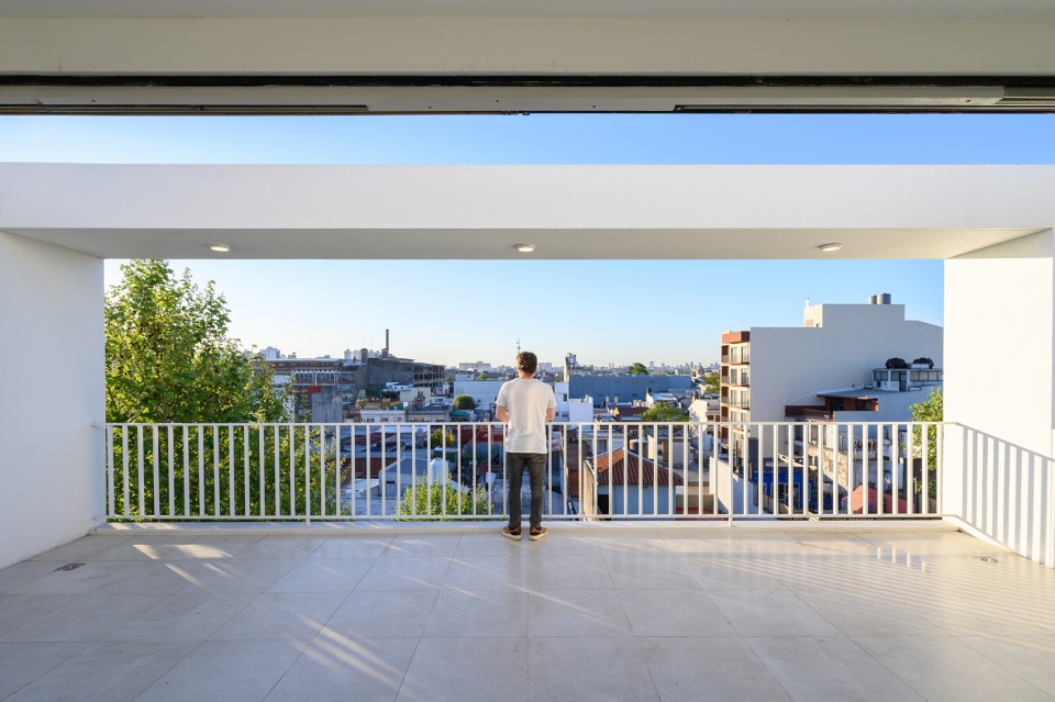 ocantos 235 building by masarqs
