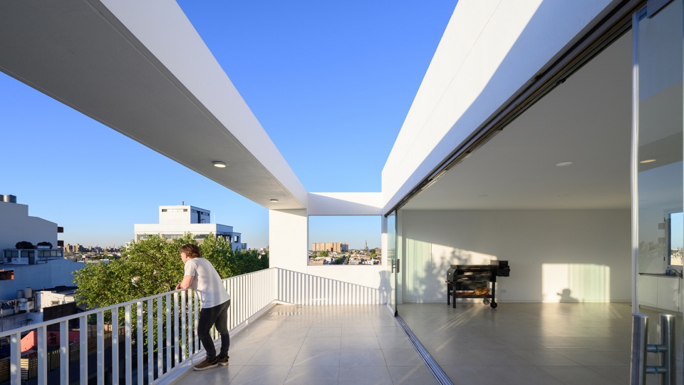 ocantos 235 building by masarqs