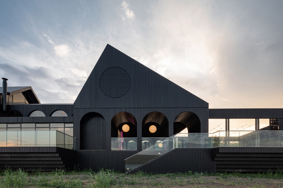 the hospitality center in the park kudykina gora by megabudka