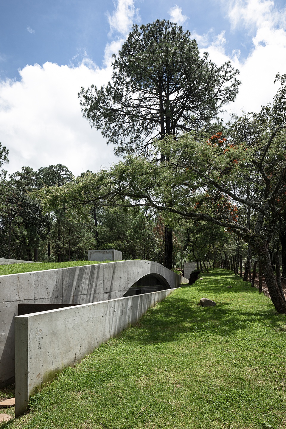 the hill in front the glen by hw studio
