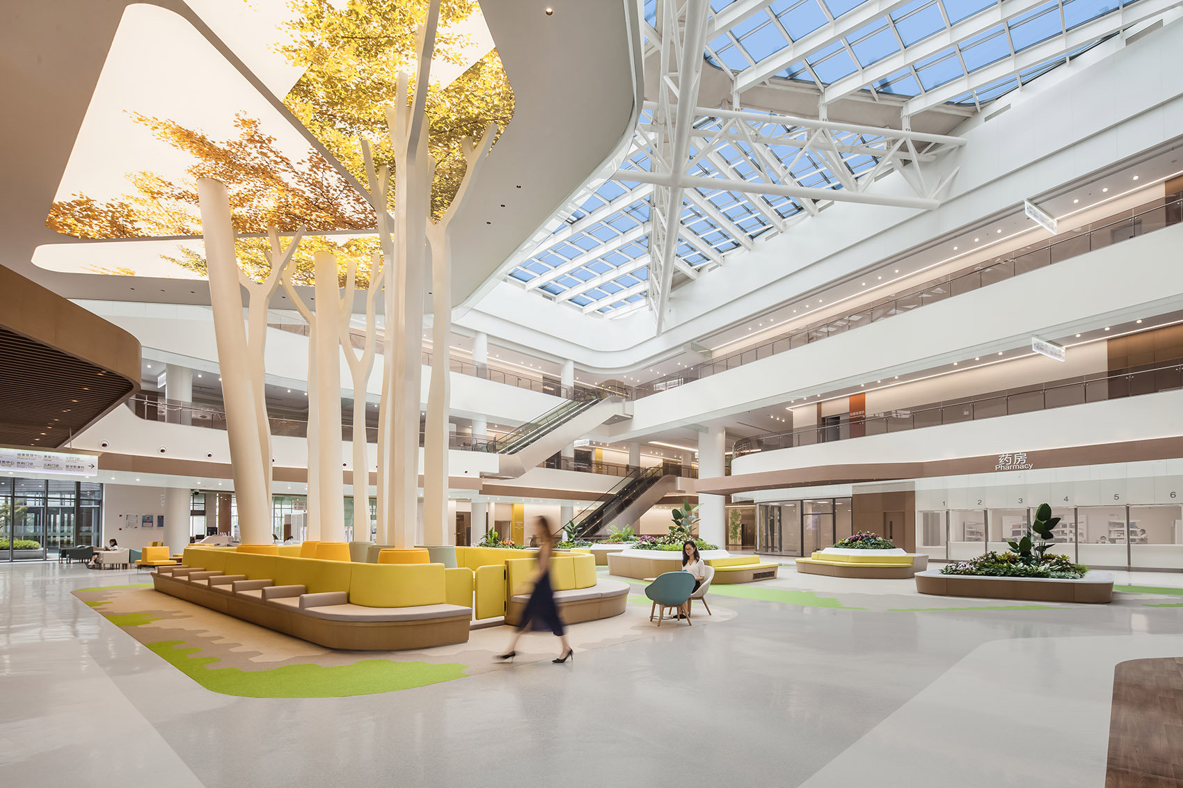 represent strength, hope and resilience08b h▼围绕中庭的休息区