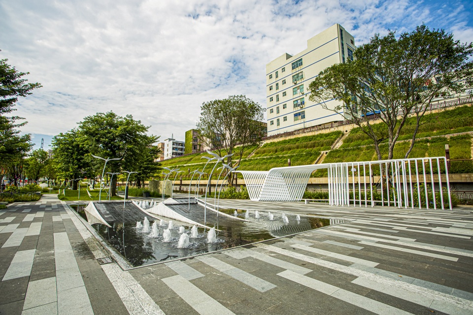 Reconstruction project of Traffic and Slow Traffic System around the South Gate of Gankeng Kejia Town by Shenzhen Urban Transport Plannin...
