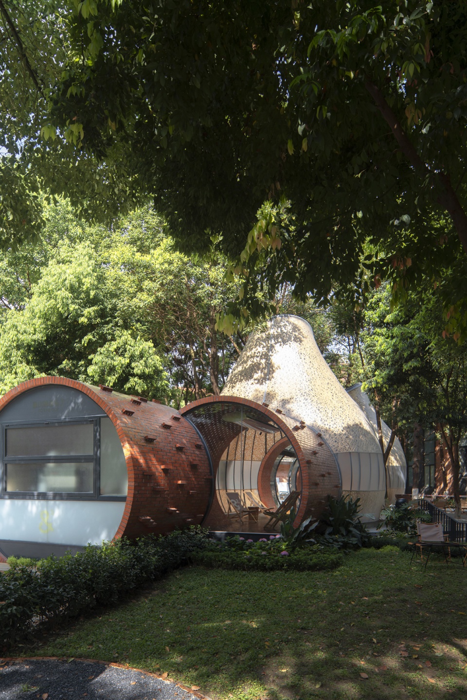miss dong and martin public art space china by chengdu zaixing architectural desgin firm