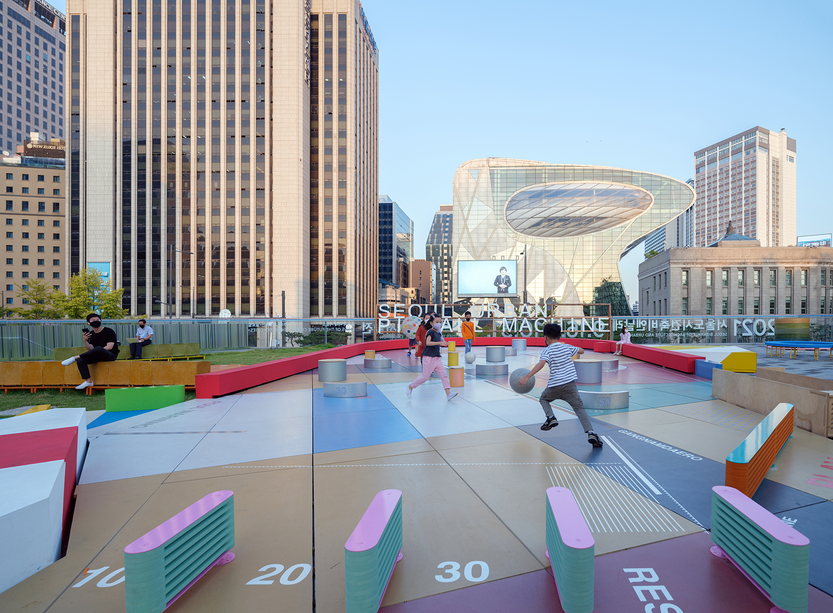 seoul urban pinball machine by studio heech