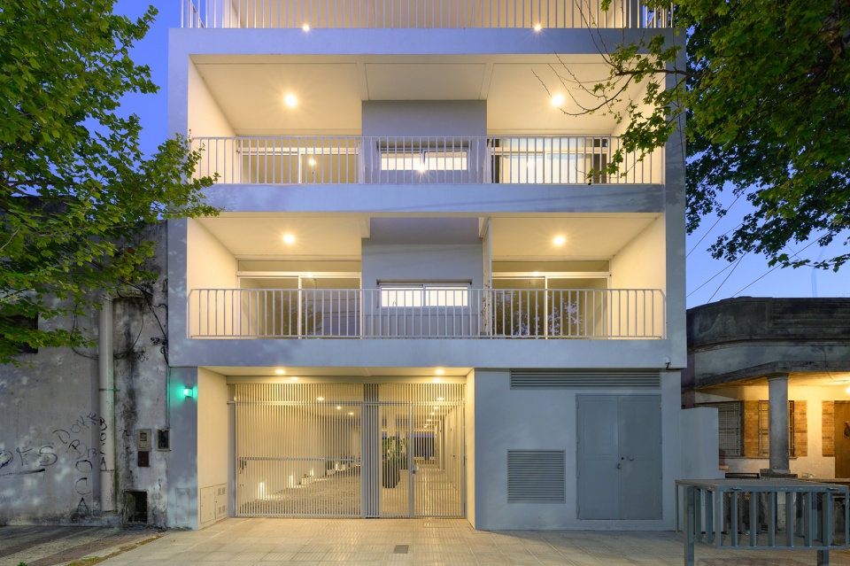 ocantos 235 building by masarqs