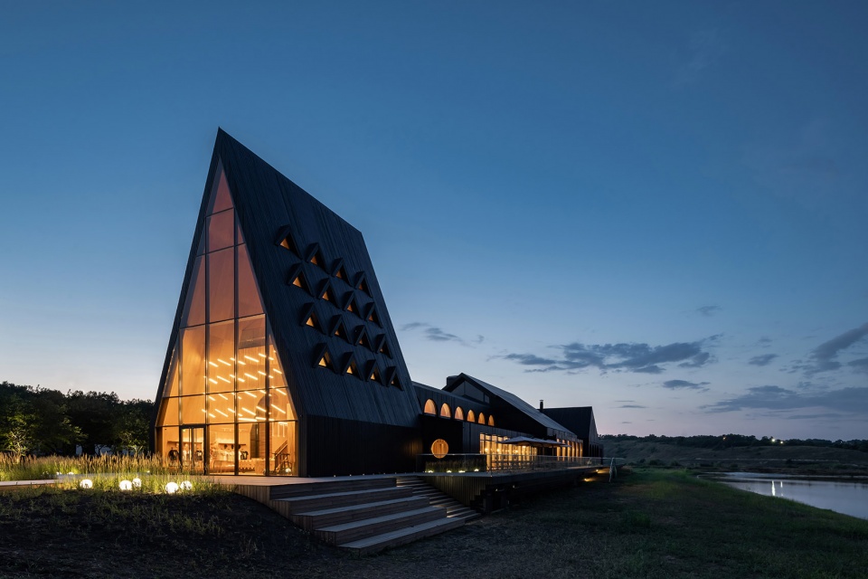 the hospitality center in the park kudykina gora by megabudka