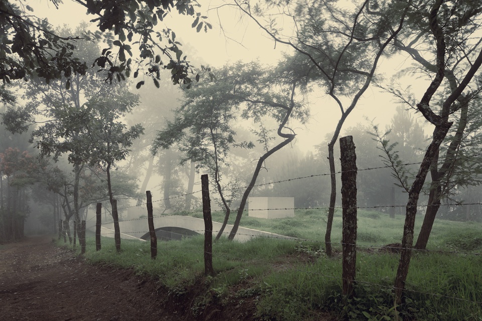the hill in front the glen by hw studio