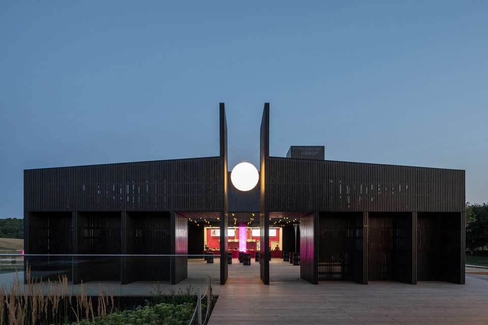 the hospitality center in the park kudykina gora by megabudka