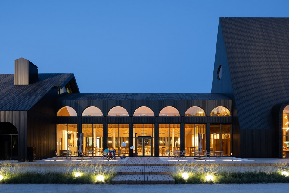 the hospitality center in the park kudykina gora by megabudka