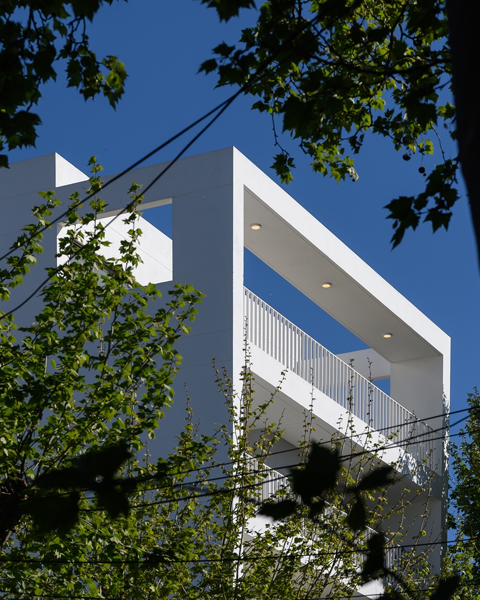 ocantos 235 building by masarqs