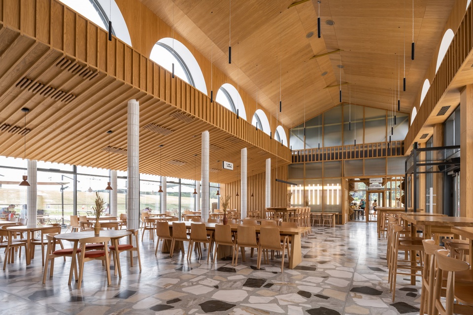 the hospitality center in the park kudykina gora by megabudka