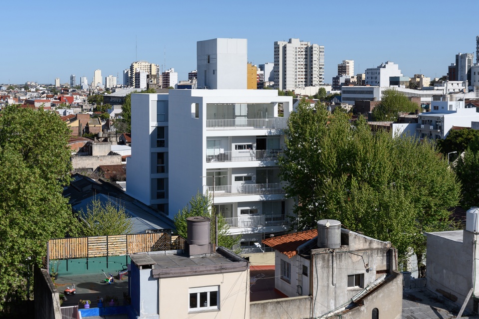 ocantos 235 building by masarqs