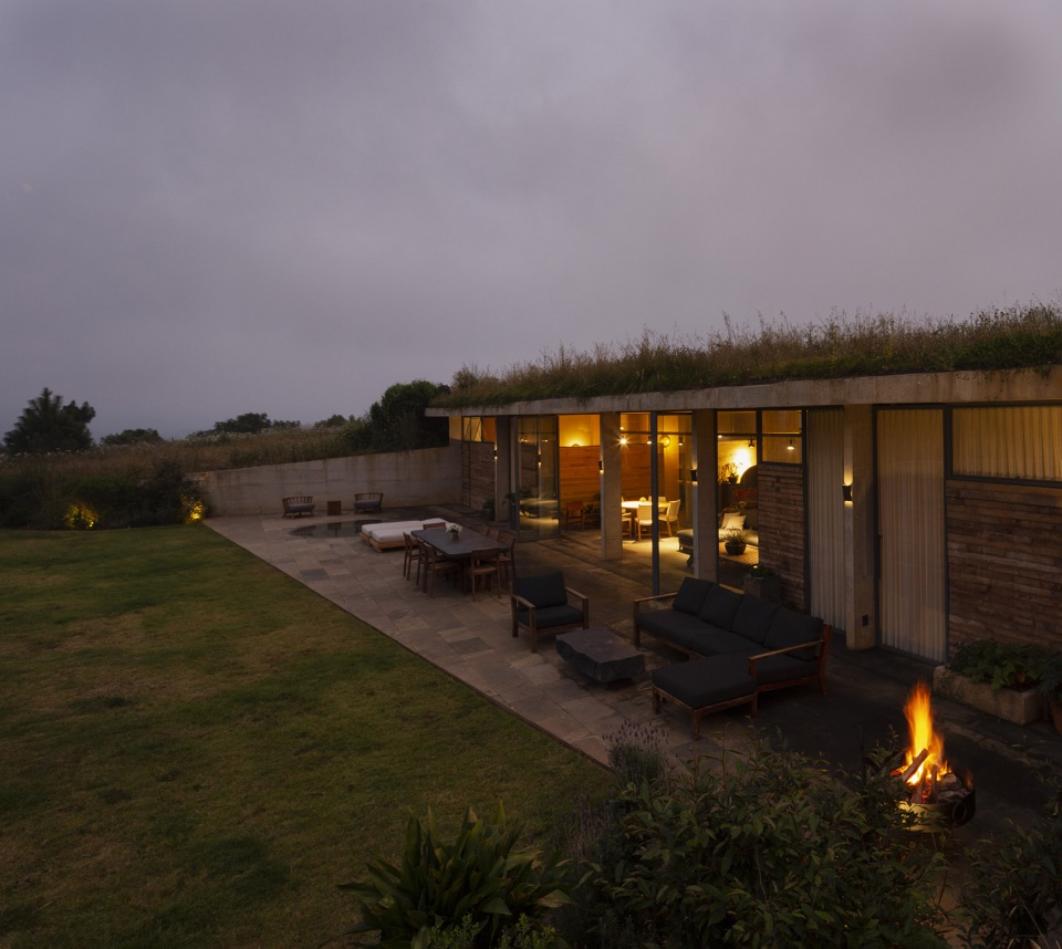 Avocado House by Francisco Pardo