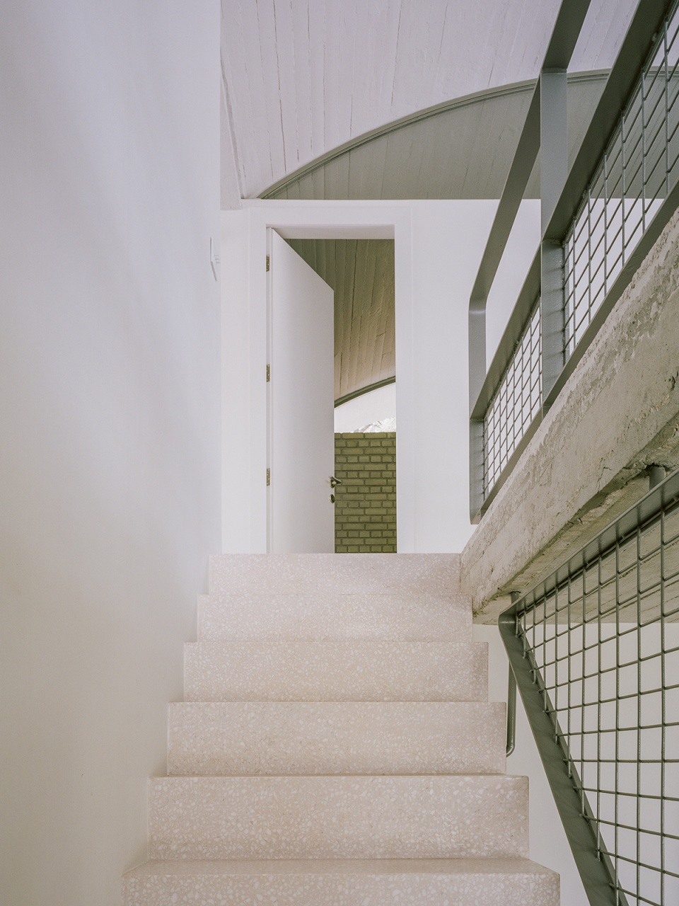 st minas house by neiheiser argyros
