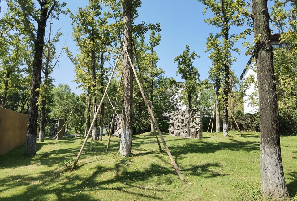 anwesenheit and spatial action by li wenxi