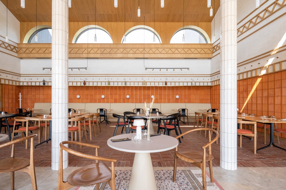 the hospitality center in the park kudykina gora by megabudka