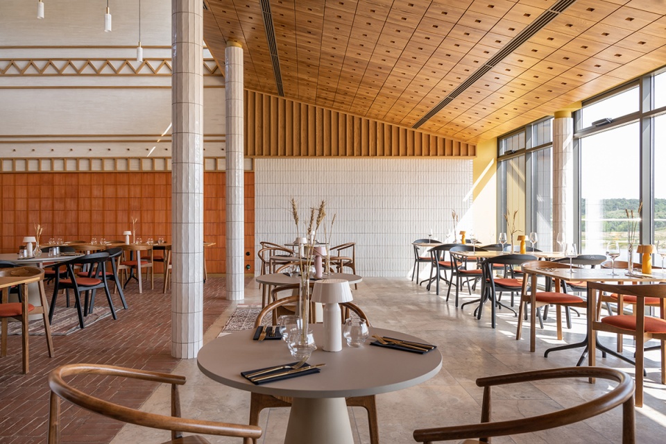 the hospitality center in the park kudykina gora by megabudka