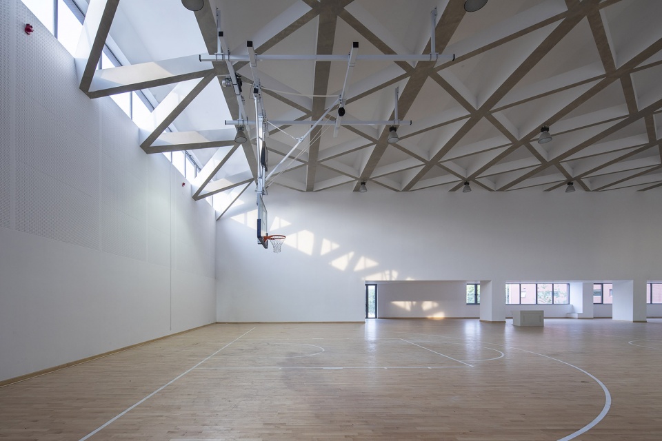 the huafa road south campus of shanghai xuhui high school china by atelier deshaus