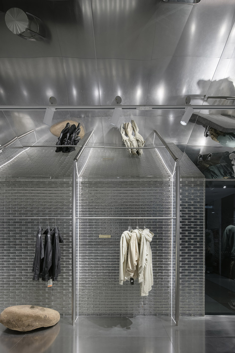 sloping roof made of mirror stainless steel wen studio