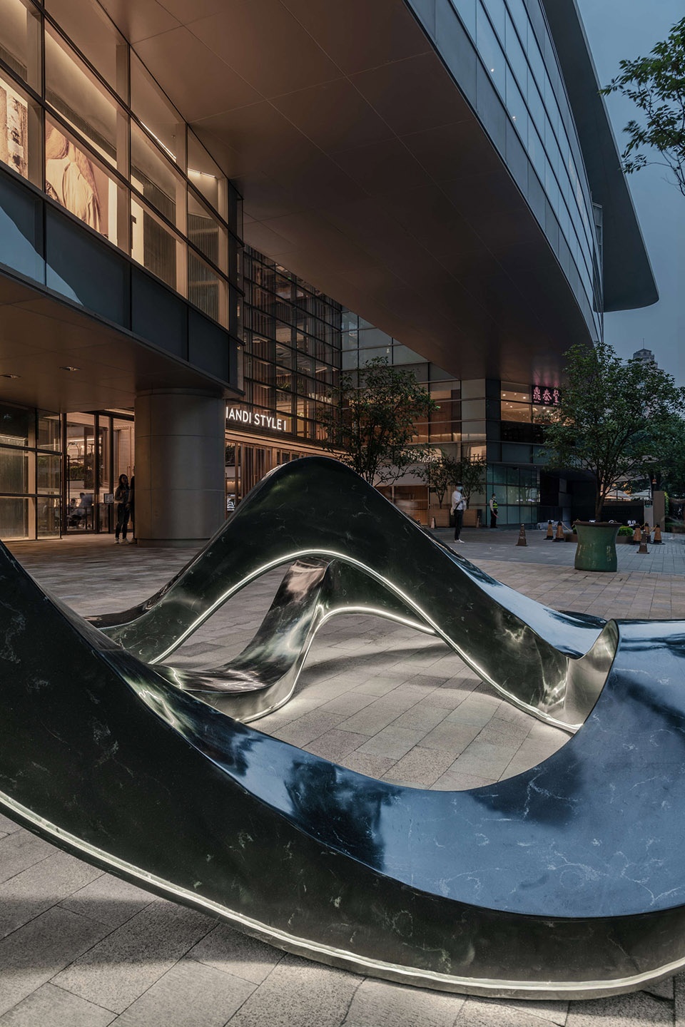 设计上海2021新天地设计节中的六件艺术装置