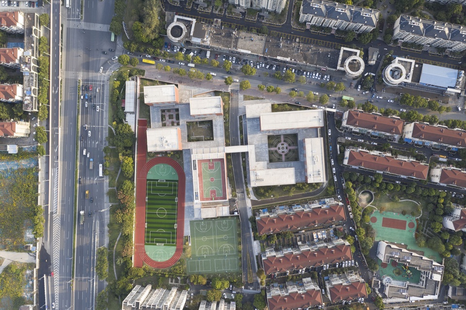 the huafa road south campus of shanghai xuhui high school china by atelier deshaus