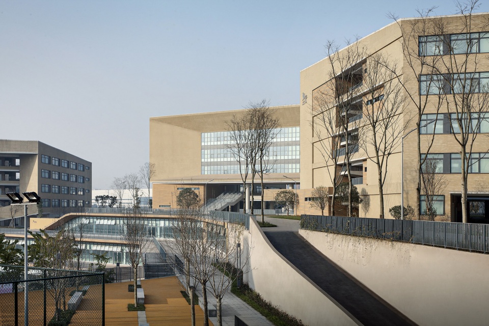 Liangjiang Campus of the High School Affiliated to Southwest University gad