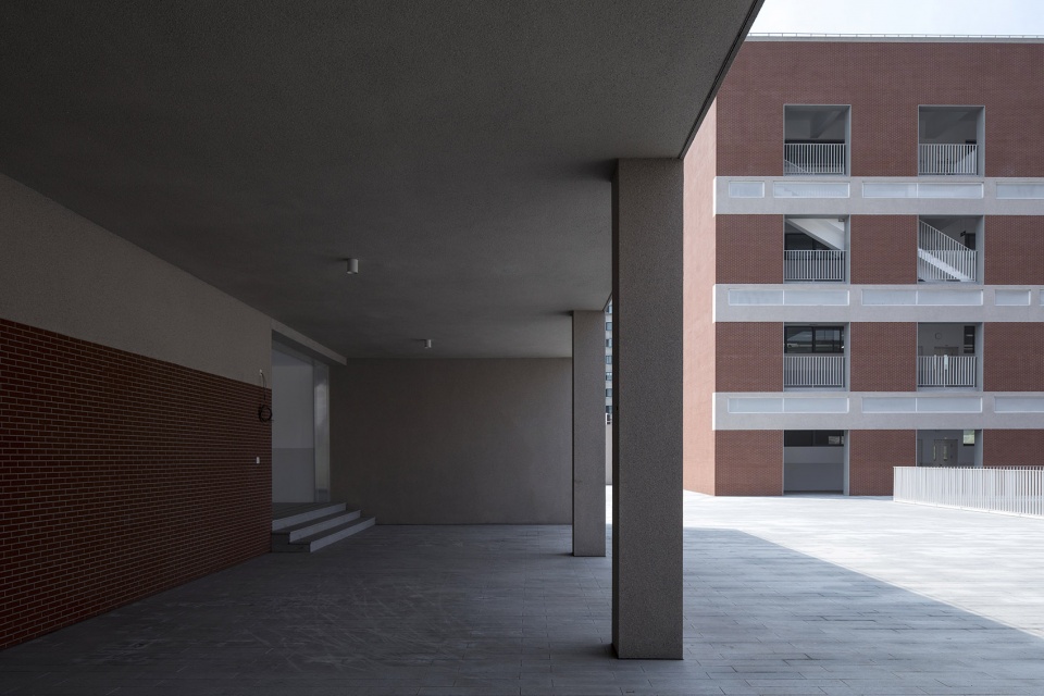 the huafa road south campus of shanghai xuhui high school china by atelier deshaus