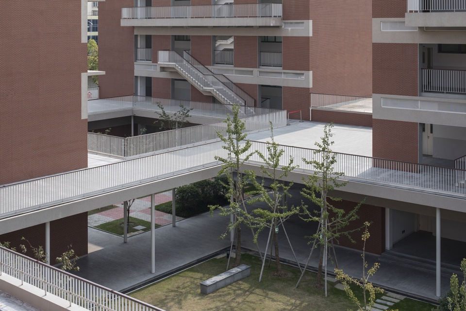 the huafa road south campus of shanghai xuhui high school china by atelier deshaus