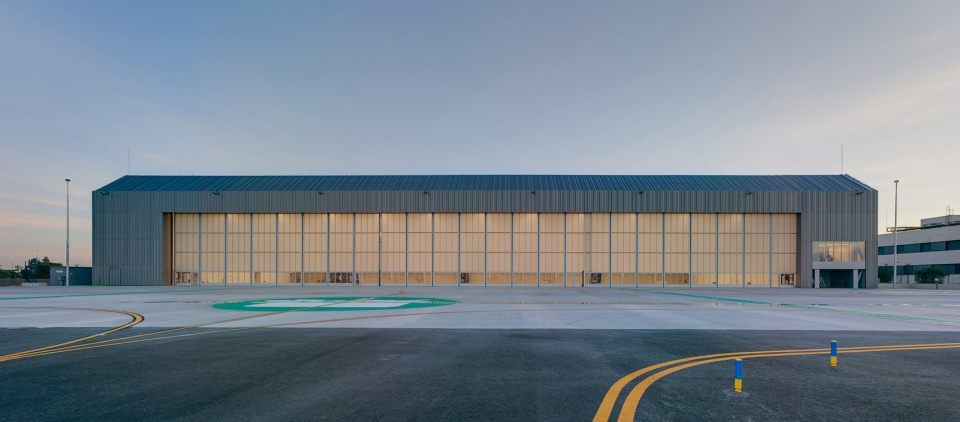Private Terminal at Manises Airport by ERRE arquitectura