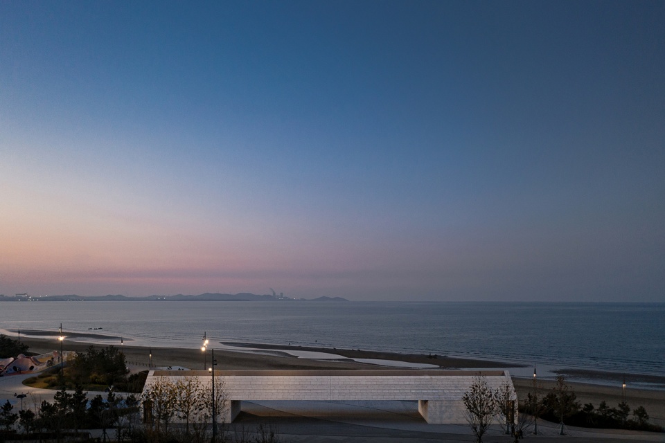 seashore linear house china by oikos