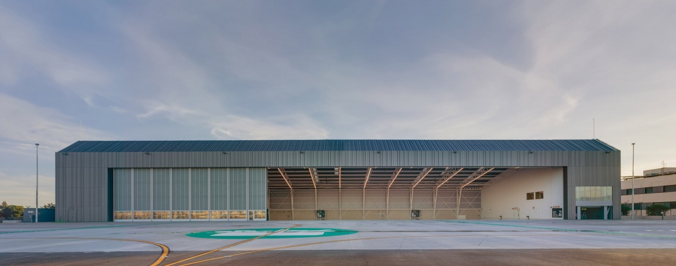 Private Terminal at Manises Airport by ERRE arquitectura