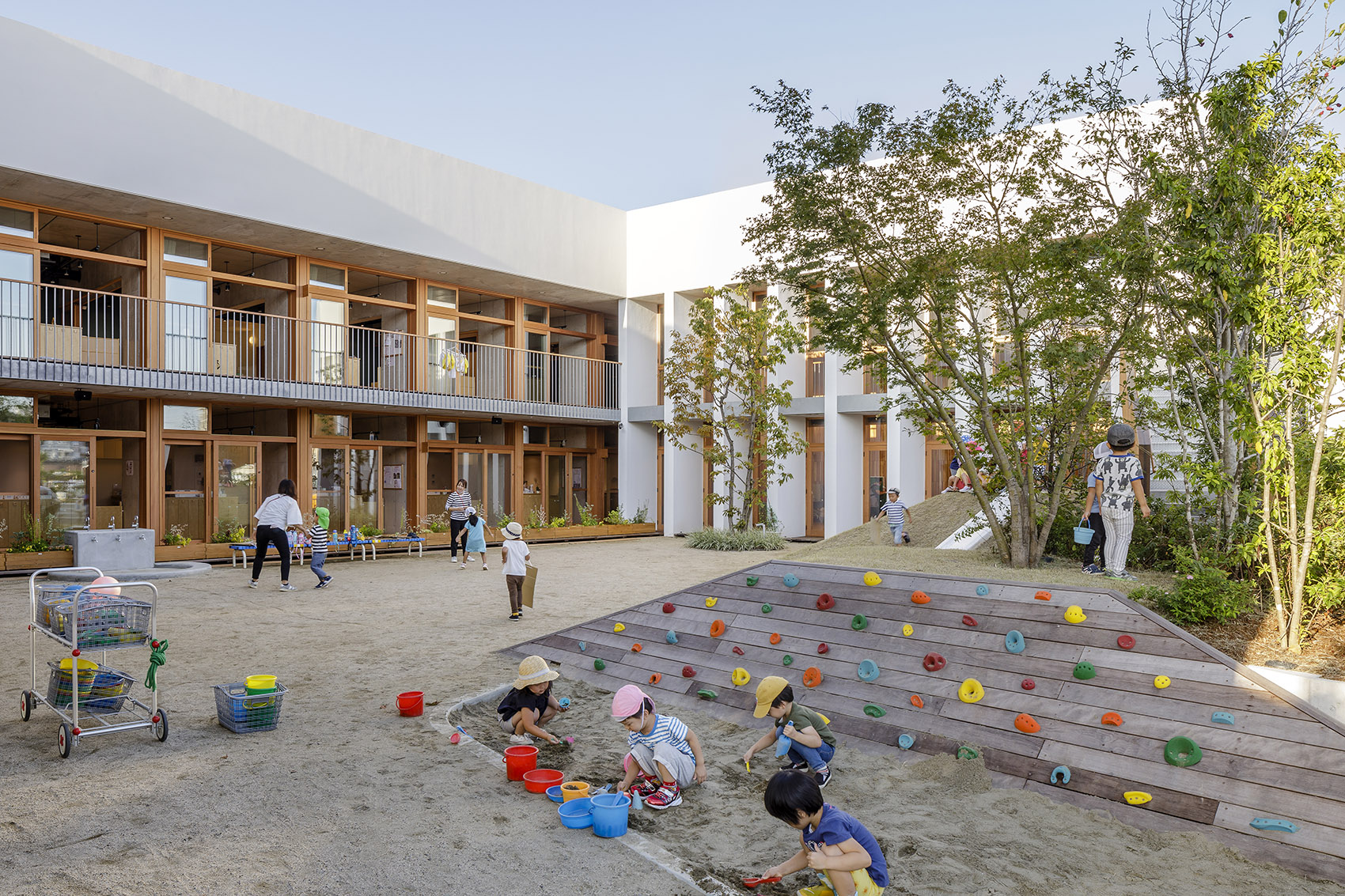 KARAZUKA BUKKOU NURSERY SCHOOL by NEW OFFICE