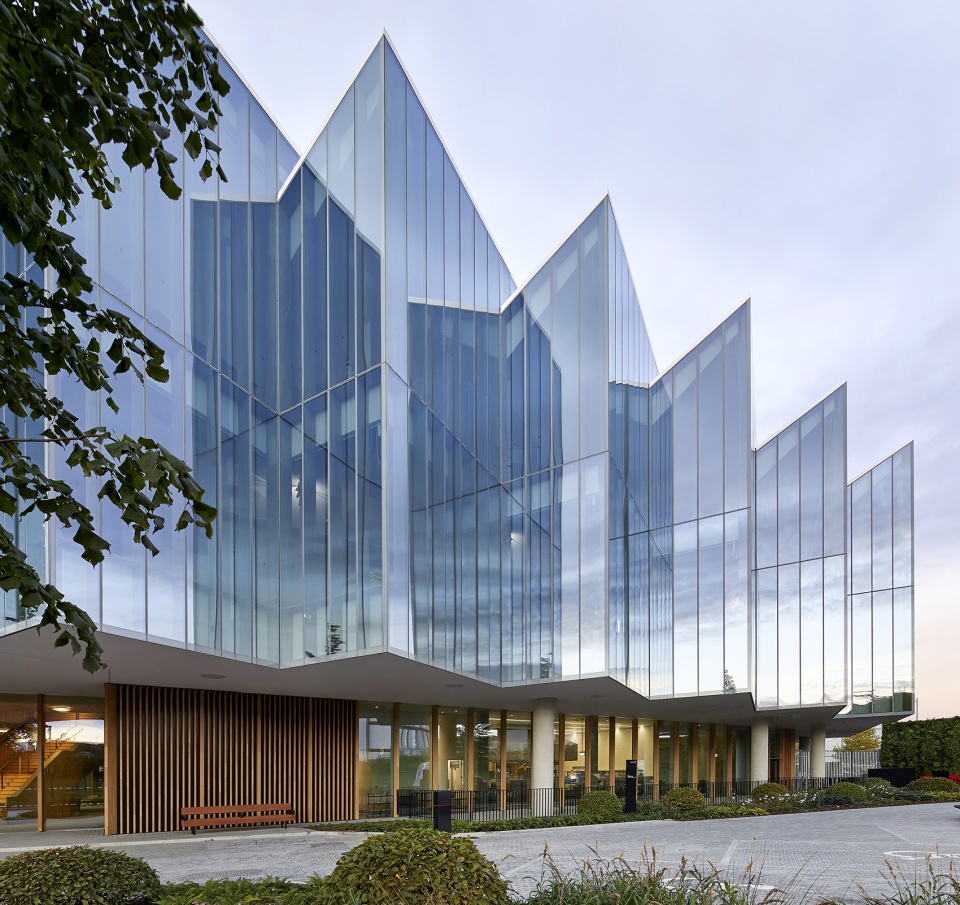astrazenecas the discovery centre cambridge uk by herzog de meuron