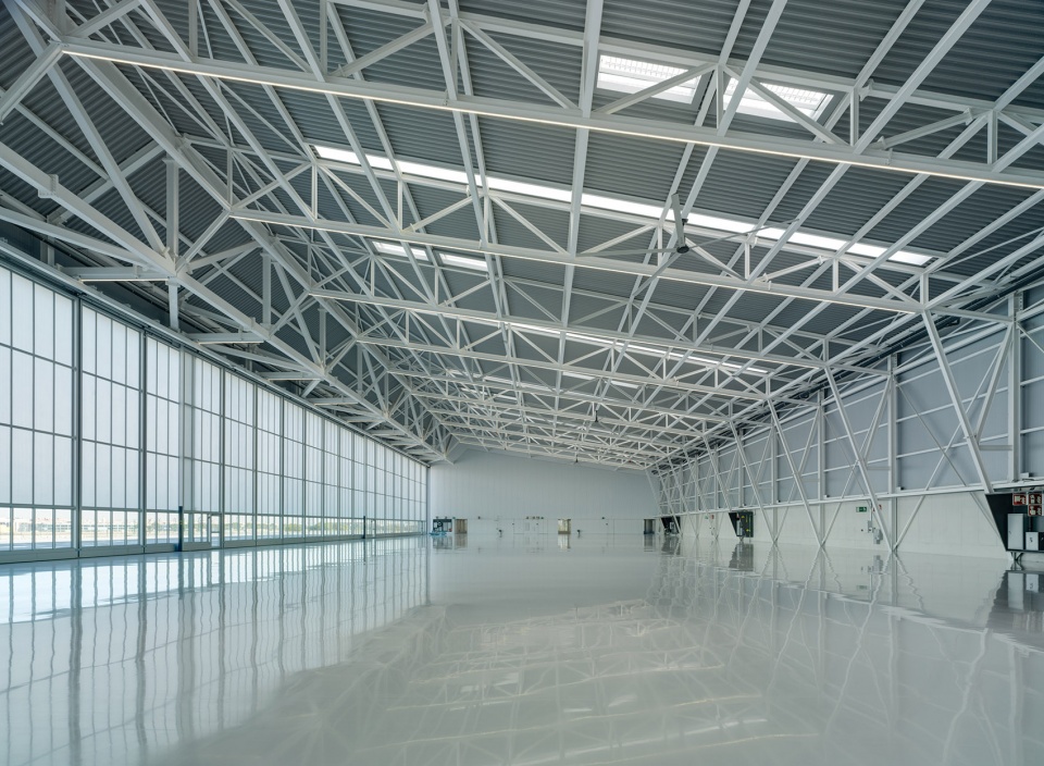 Private Terminal at Manises Airport by ERRE arquitectura