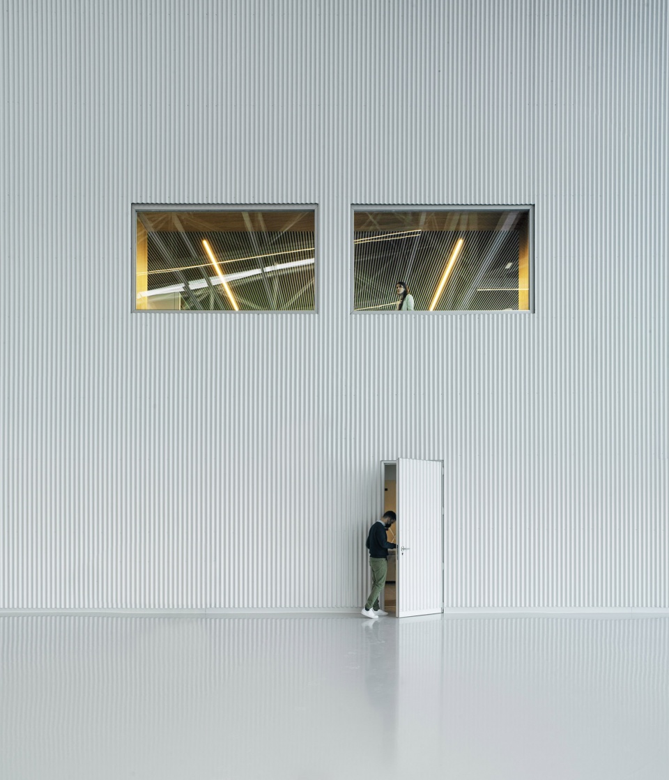 Private Terminal at Manises Airport by ERRE arquitectura