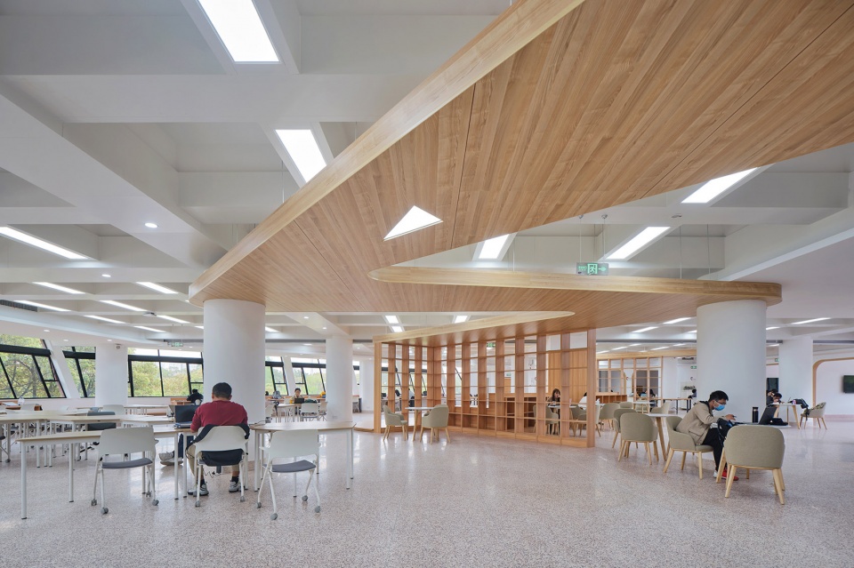 Reconstruction of Bao Yugang Library of Jiaotong University China by Oumoumou Studio