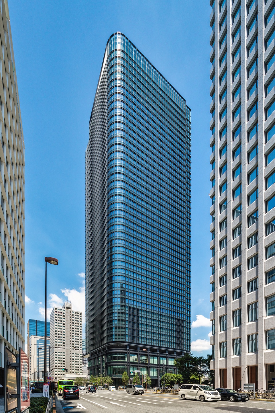 tokyo torch tokiwabashi tower by mitsubishi jisho sekkei inc