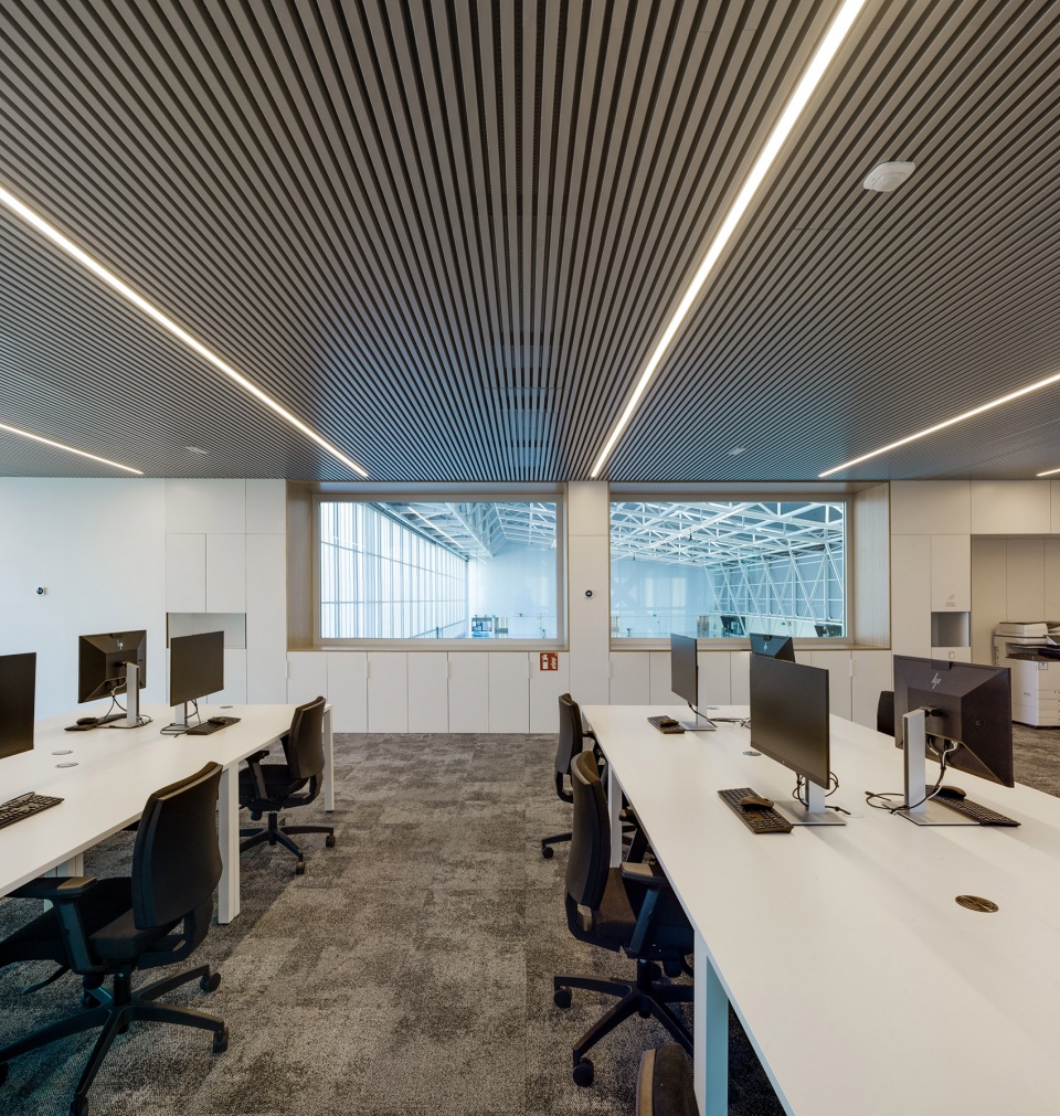 Private Terminal at Manises Airport by ERRE arquitectura