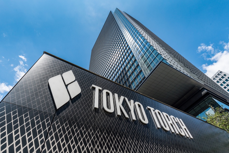 tokyo torch tokiwabashi tower by mitsubishi jisho sekkei inc
