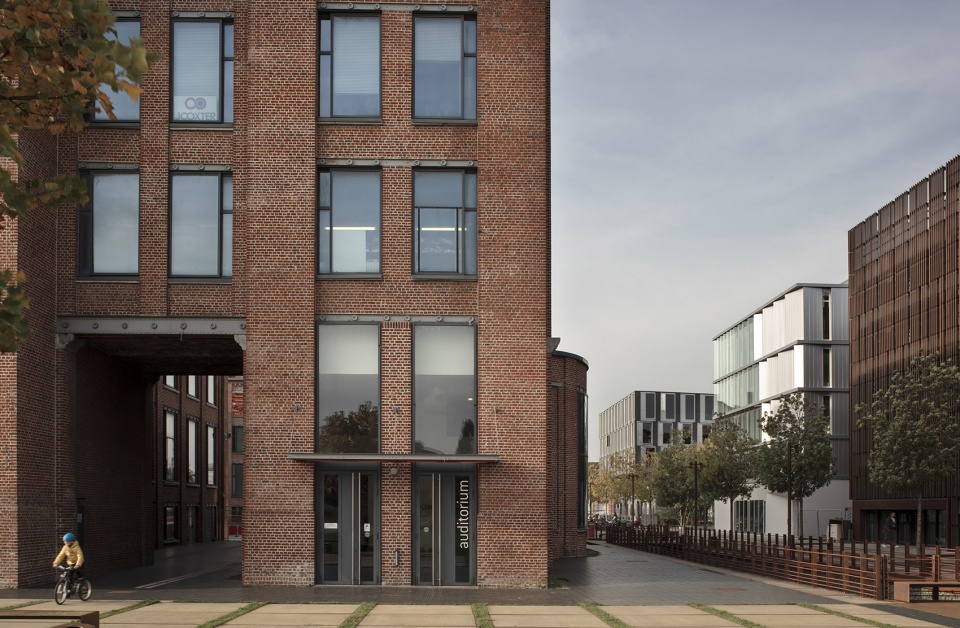 LUCIO by Barbarito Bancel Architectes
