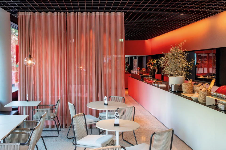 Cafe Camaleon by GRAS Reynes Arquitectos MVRDV Laura V Rave 1