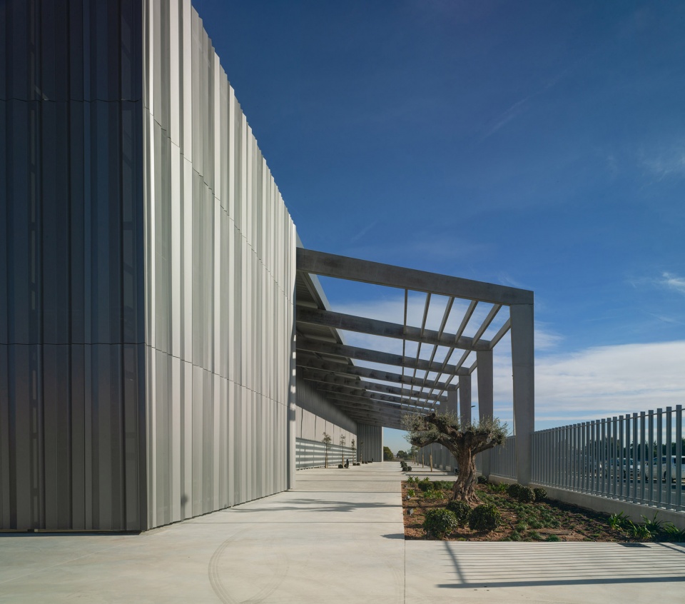 Private Terminal at Manises Airport by ERRE arquitectura